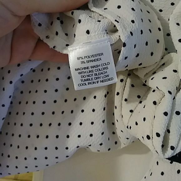 #5 W5 Polka dots blouse with flare sleeves. Size: Medium (M) - Picture 5 of 6